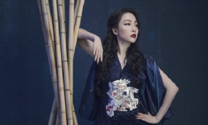 'Chim công làng múa' Linh Nga gây ấn tượng với loạt thiết kế thổ cẩm đẹp mắt