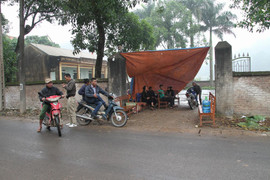 Video: Chặn xe chở rác vào bãi Nam Sơn, người dân mong muốn gì?