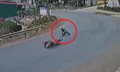 Clip: Hàng loạt xe máy gặp nạn tại khúc cua tử thần ở Yên Bái