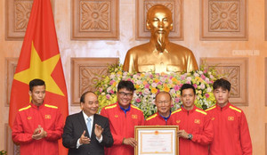 Thủ tướng: Triệu con tim người hâm mộ hướng về đội tuyển Việt Nam