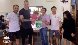 Video: Thủ môn từng khoác áo U19 Hà Lan gia nhập đội bóng bầu Đức