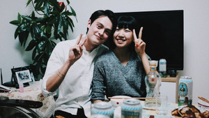 Nỗi khổ của các cô gái chưa chồng ở Trung Quốc: Bỏ tiền triệu thuê bạn trai về quê ăn Tết