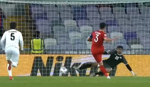 Clip: Quế Ngọc Hải sút phạt đền thành công, tuyển Việt Nam dẫn Yemen 2-0