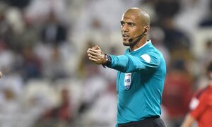 Cư dân mạng đổ xô theo dõi facebook trọng tài trận Việt Nam - Yemen