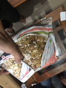 Mang 230 lượng vàng 'nhặt được' đi bán, hai thanh niên bị điều tra