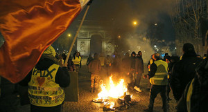 Tổng thống Pháp bị cáo buộc đang 'đóng kịch' khi muốn lắng nghe người dân