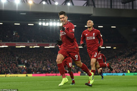 Video: Salah lập cú đúp, Liverpool nghẹt thở vượt qua Crystal Palace