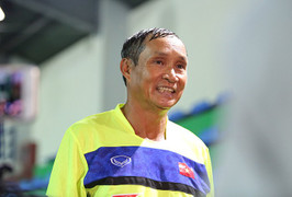 HLV Mai Đức Chung bật khóc: Cảm động và sung sướng quá, tuyển Việt Nam thắng rồi