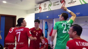 Video: Vào tứ kết Asian Cup 2019, tuyển Việt Nam nhảy múa tưng bừng trong phòng thay đồ