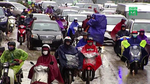 Clip: Giao thông Hà Nội hỗn loạn trong mưa lạnh đầu tuần