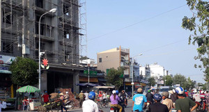 Sập giàn giáo, 3 công nhân thương vong ở An Giang