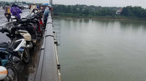 Tài xế container 9X nhảy cầu tự tử ở Quảng Nam