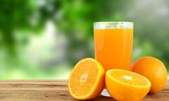 Mỗi ngày uống một ly nước cam giảm nguy cơ mất trí nhớ