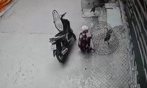 Bị truy bắt, tên trộm gà chọi dùng ná bắn hỏng mắt công an viên