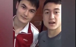 Video: Thủ môn Đặng Văn Lâm 'rao bán' em trai vừa đẹp vừa giỏi khiến chị em rần rần 'hỏi mua'