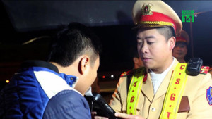 Sau hàng loạt tai nạn thảm khốc, CSGT lập chốt kiểm tra ma túy tài xế ở trạm thu phí cao tốc