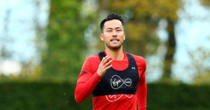 Lý do các cầu thủ bóng đá mặc 'áo ngực' khi tập luyện