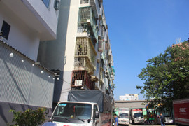 Video: Chung cư ở TP.HCM nghiêng nứt toác, phát ra tiếng như động đất