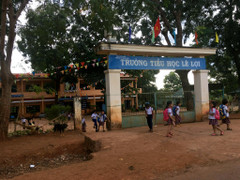 Cựu chủ tịch xã ở Gia Lai lấn đất trường học xây nhà trái phép