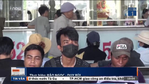 TP.HCM: Vật vã 'săn' vé về quê ăn Tết