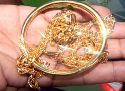 Chủ nhà tá hỏa vàng chôn dưới nền nhà cùng nhiều tài sản ‘không cánh mà bay’