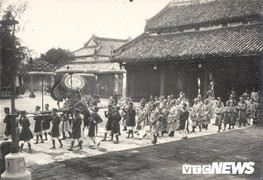 Vua quan nhà Nguyễn xưa du xuân thế nào?