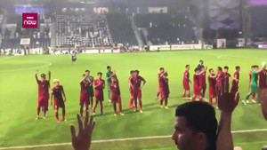 Clip: Tuyển Việt Nam chào người hâm mộ sau trận đấu quả cảm