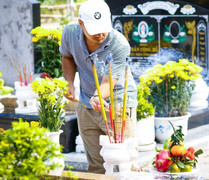 Tục thăm mộ tổ tiên - nét đẹp văn hóa tâm linh người Việt