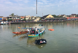 Xe chở 4 người lao xuống sông ở Hội An, 3 người chết: Người con gái kể phút thoát nạn