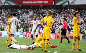 Hậu vệ sai lầm ngớ ngẩn, Australia thành cựu vô địch Asian Cup