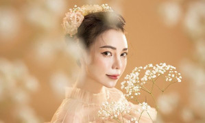 Trà Ngọc Hằng lần hiếm hoi hát Bolero, tái xuất âm nhạc sau khi sinh con