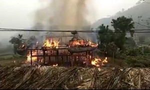 Thui thịt chó để liên hoan xây nhà, căn nhà sàn bị thiêu rụi trước Tết ở Yên Bái