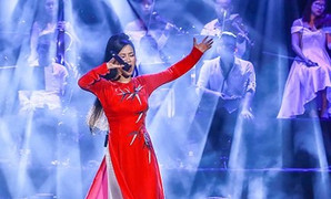 Hồng Nhung gây bất ngờ khi lần đầu hát ca khúc mang âm hưởng dân ca quan họ