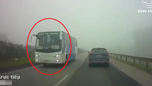 Clip: Xe khách Samsung ngang nhiên đi ngược chiều trên cao tốc Hà Nội - Thái Nguyên