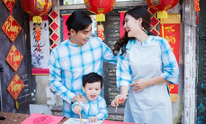 Ngọc Lan ghen tị khi con trai và chồng quá ăn ý trong bộ ảnh Tết