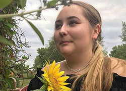 Nữ sinh 15 tuổi đột nhiên bị mù mắt sau chuyến du lịch