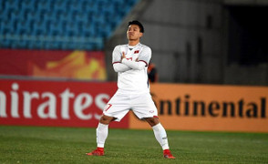 Văn Thanh tập hồi phục sau phẫu thuật dây chằng đầu gối