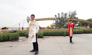 ‘Cầu Vàng’ tại đường hoa xuân Kỷ Hợi 2019 là điểm check-in ‘hot’ ở Đà Nẵng dịp Tết