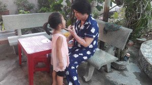 Người vợ bị chồng đốt đón Tết bình yên bên con gái