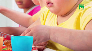 Trường học ở Trung Quốc dọa phạt học sinh nếu tăng quá 2 kg sau Tết