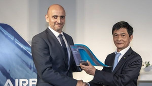 Cơ trưởng Vietnam Airlines kể chuyện hạ cánh giữa quốc lộ 1, bị CSGT tuýt còi