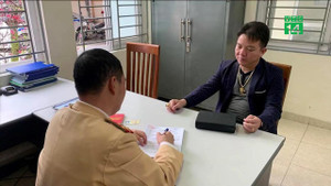 Cái kết đắng cho tài xế Mercedes đi ngược chiều còn đánh người đi xe máy