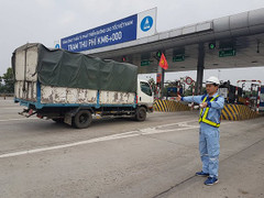 Món quà đặc biệt ngày Tết của nhân viên thu phí đường cao tốc