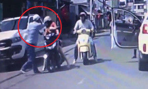 Clip: Trẻ con sang đường ẩu va chạm với xe máy, người lớn hành xử khiến dân mạng sôi máu