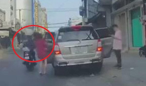 Clip: Cướp giật túi xách nhanh như chớp chiều mùng 1 Tết