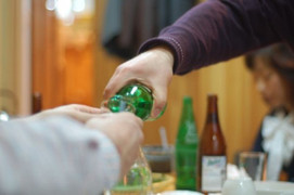 Ép nhau ăn, uống ngày Tết khiến gan, thận, dạ dày phải 'gánh họa'