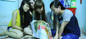 Công nhân không về quê, đón Tết trong khu nhà trọ giản dị