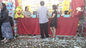 Ảnh: Tết đi qua, rác ngập tràn công viên lớn nhất TP Đà Nẵng