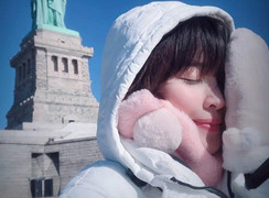 Mỹ nhân phim 'Hậu duệ mặt trời' Việt Nam sang Mỹ dịp nghỉ Tết