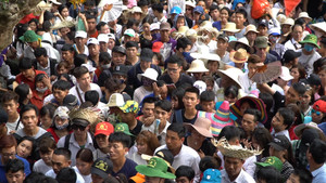 Video: Nghẹt thở đường lên động Hương Tích trước ngày khai hội chùa Hương